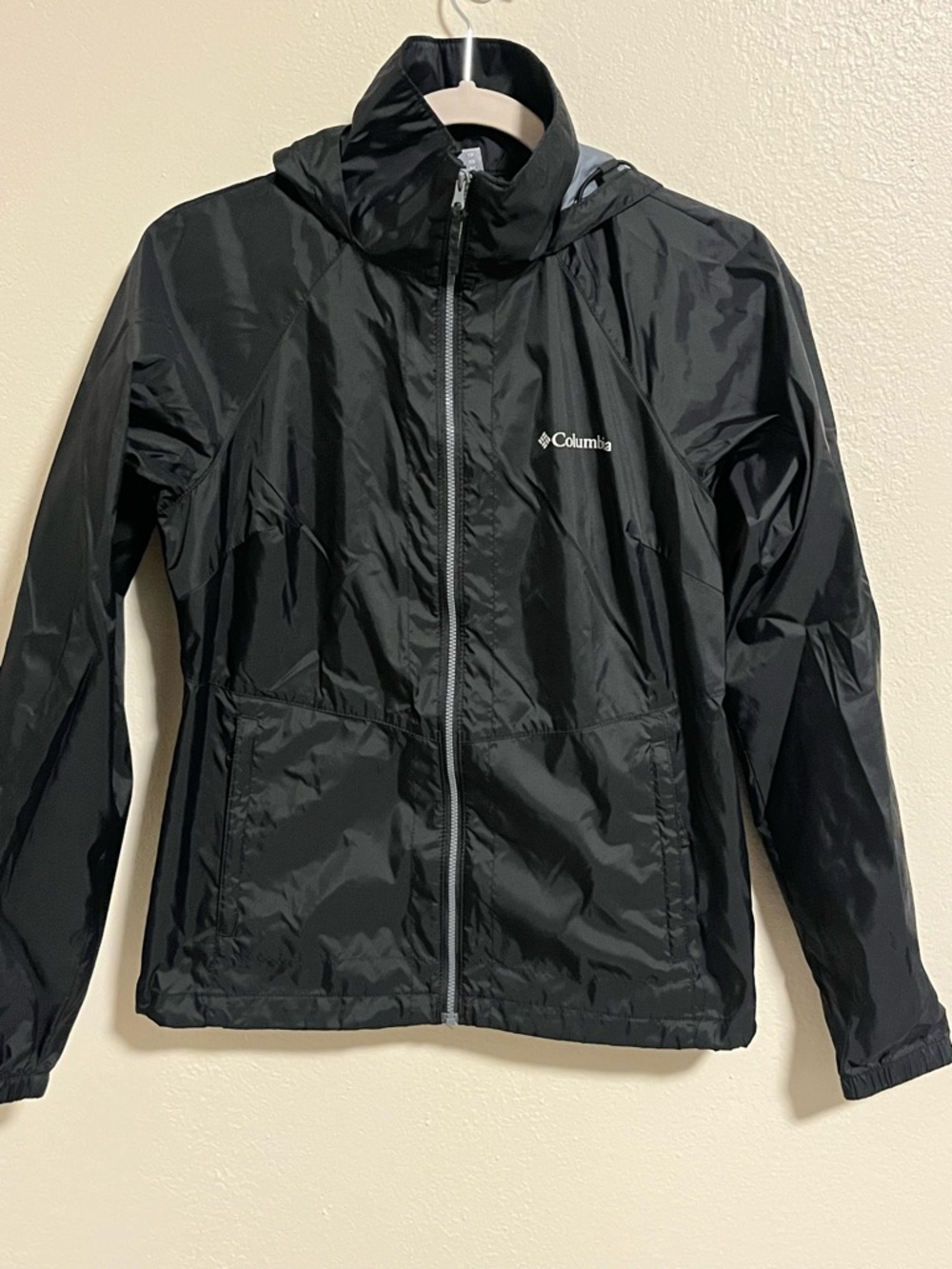 Columbia Black Packable Windbreaker/Rain Jacket